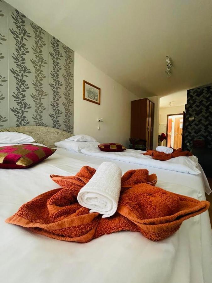 Gabi Haz Apartmanok*** Hajduszoboszlo Ngoại thất bức ảnh